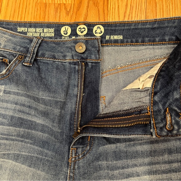 Rewash Distressed dark wash Denim shorts raw hem, size 11/30 - Picture 5 of 11